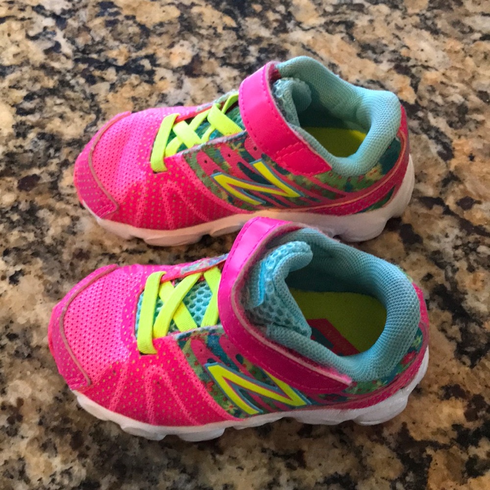 New Balance Walker 5 tennis shoes